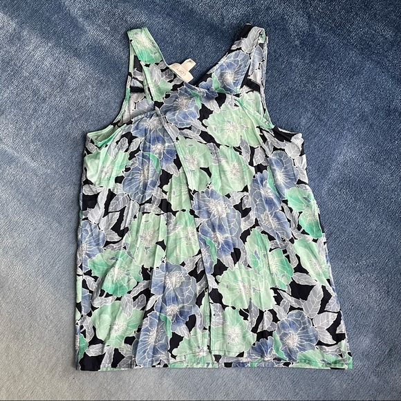 ⚠️LAST CHANCE LOFT Blue Floral Tulip Top - Picture 2 of 3